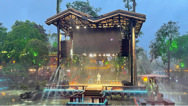 古今山林火鍋公園：視覺(jué)與聽(tīng)覺(jué)的盛宴——戶外文旅舞臺(tái)燈光音視頻系統(tǒng)工程案例